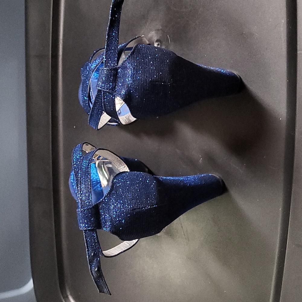 Heeled shoes